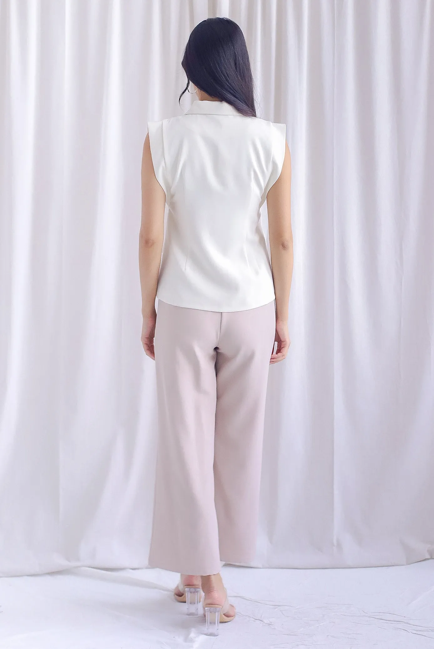 Oakleigh Buttons Lapel Vest Top In Creamy White