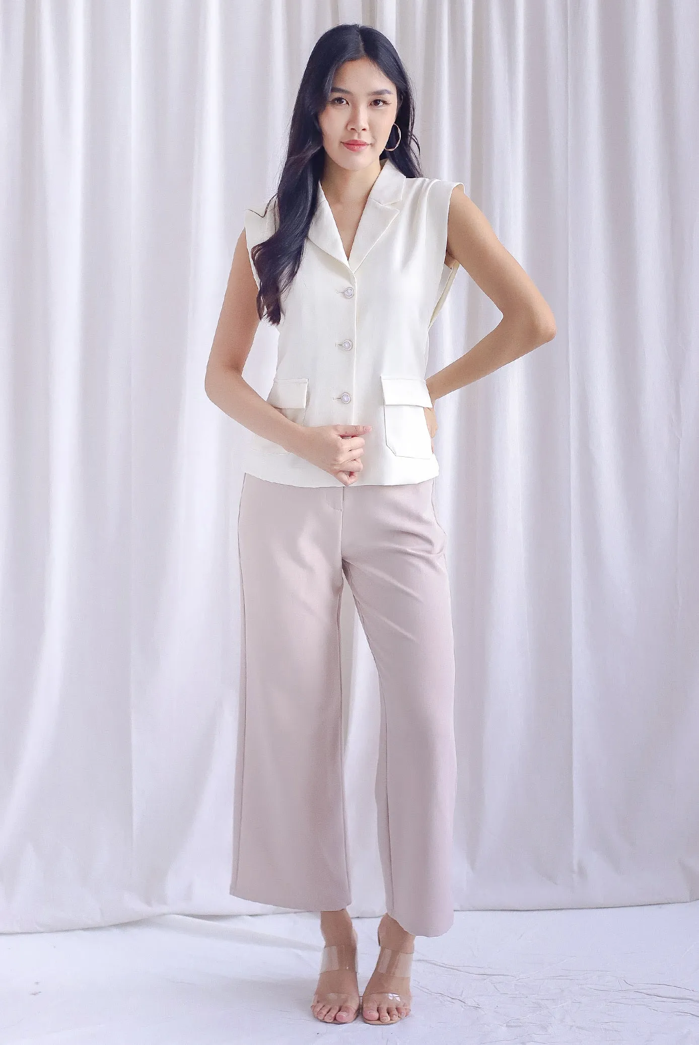 Oakleigh Buttons Lapel Vest Top In Creamy White
