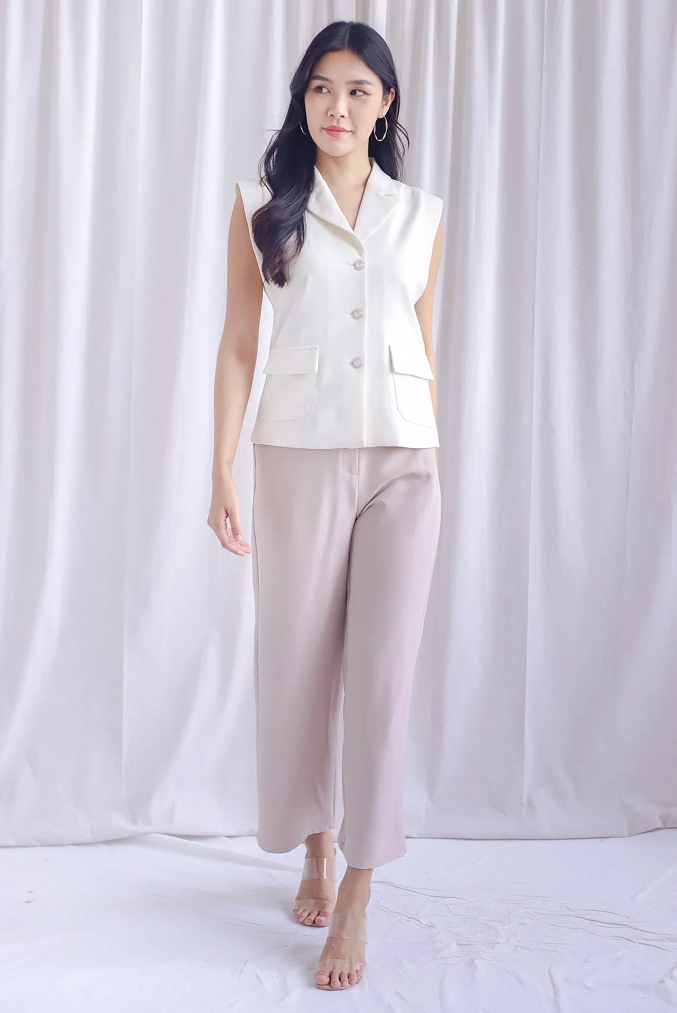 Oakleigh Buttons Lapel Vest Top In Creamy White