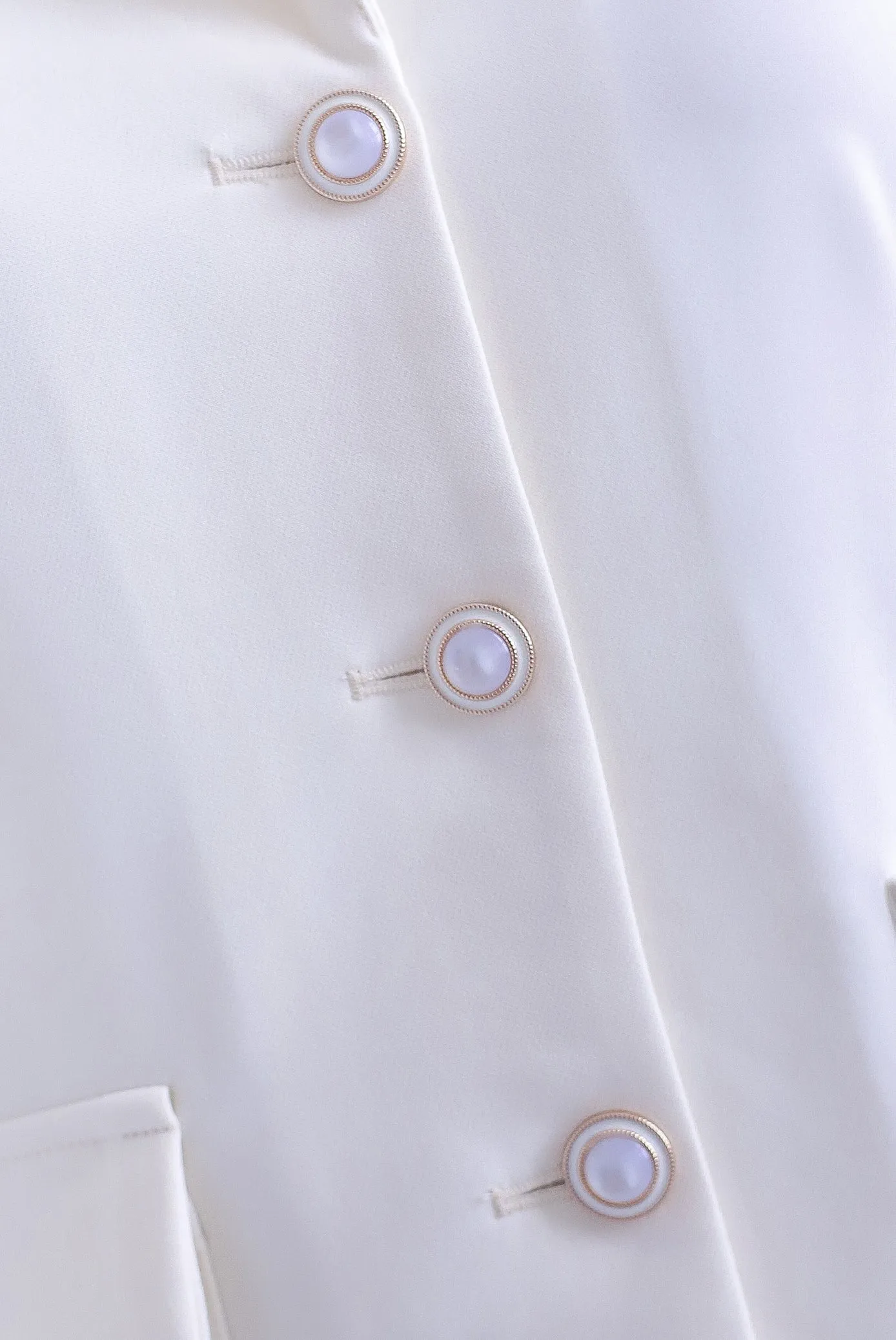 Oakleigh Buttons Lapel Vest Top In Creamy White